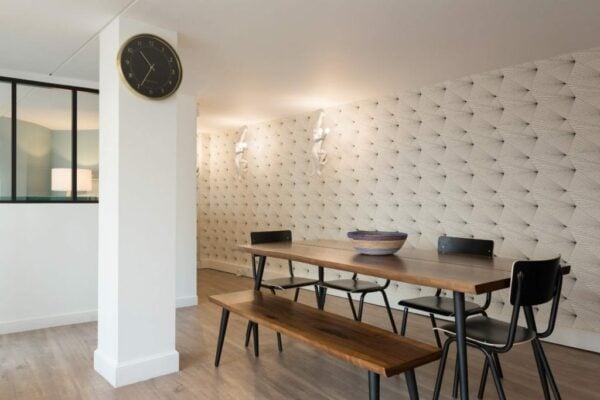 Papier peint et peinture dans bureaux à Paris