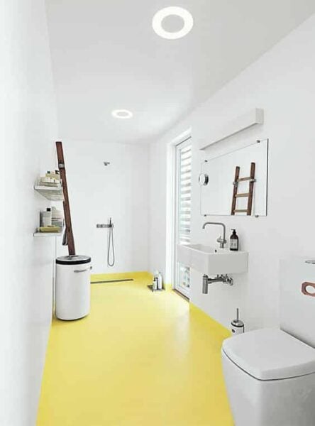 Idée décoration intérieure avec une salle de bain blanche