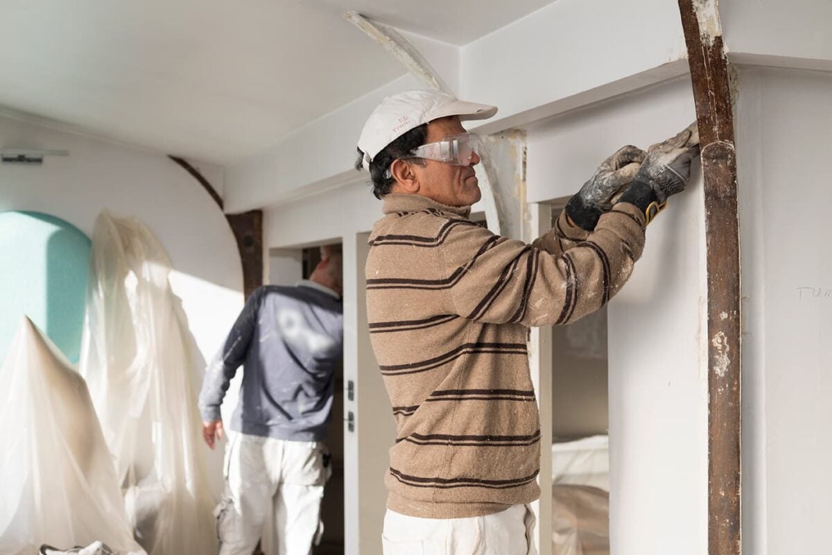 Boucher un trou dans un mur, Étape par étape