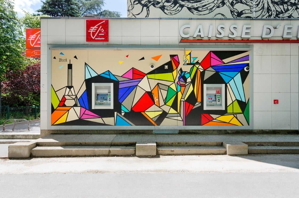 Grande fresque sur façade d'une agence bancaire