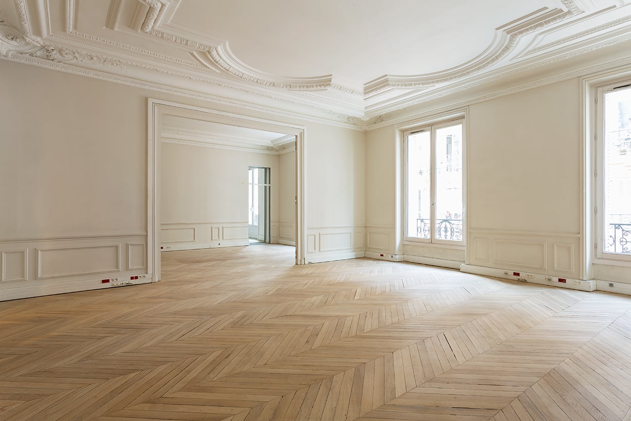 Rénovation de parquet en point de Hongrie dans des bureaux