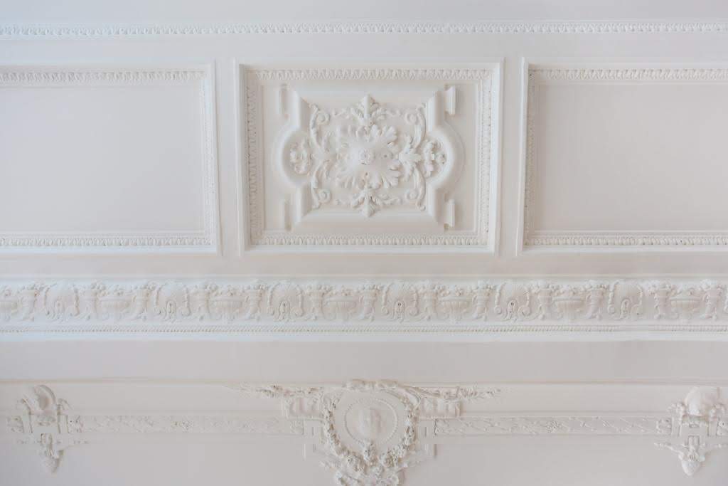 Moulure sur plafond