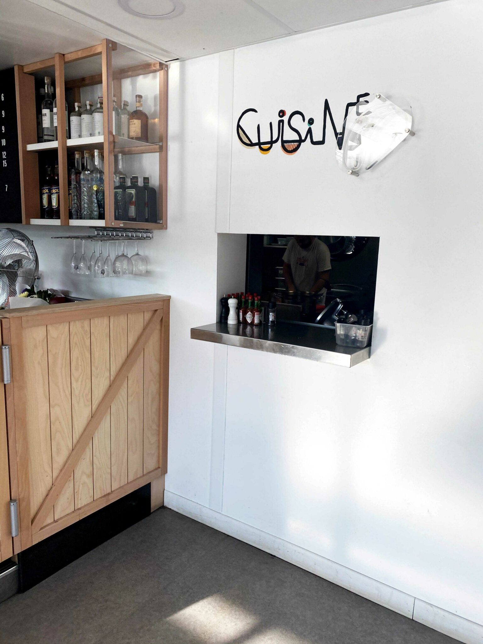 Le Mazette | Fresques dans une péniche club par Monsieur Peinture