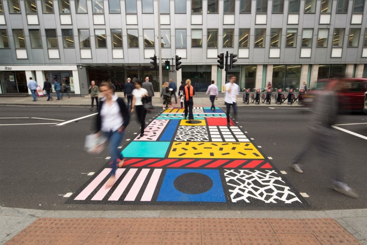 Fresque au sol sur la route