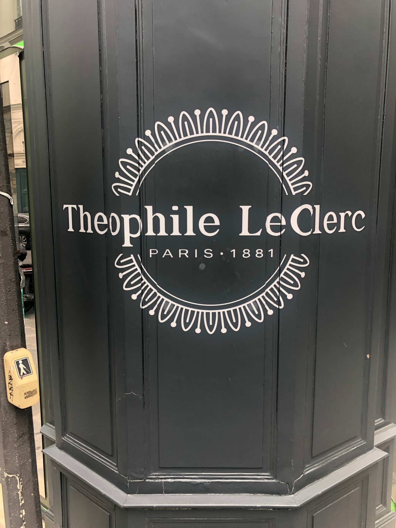 T-Leclerc | Logo adhésif sur façade extérieur