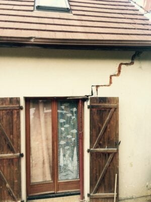 Que faire en cas de fissures en périphérie d'un bâtiment ?