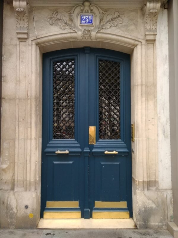 porte cochère bleu nuit