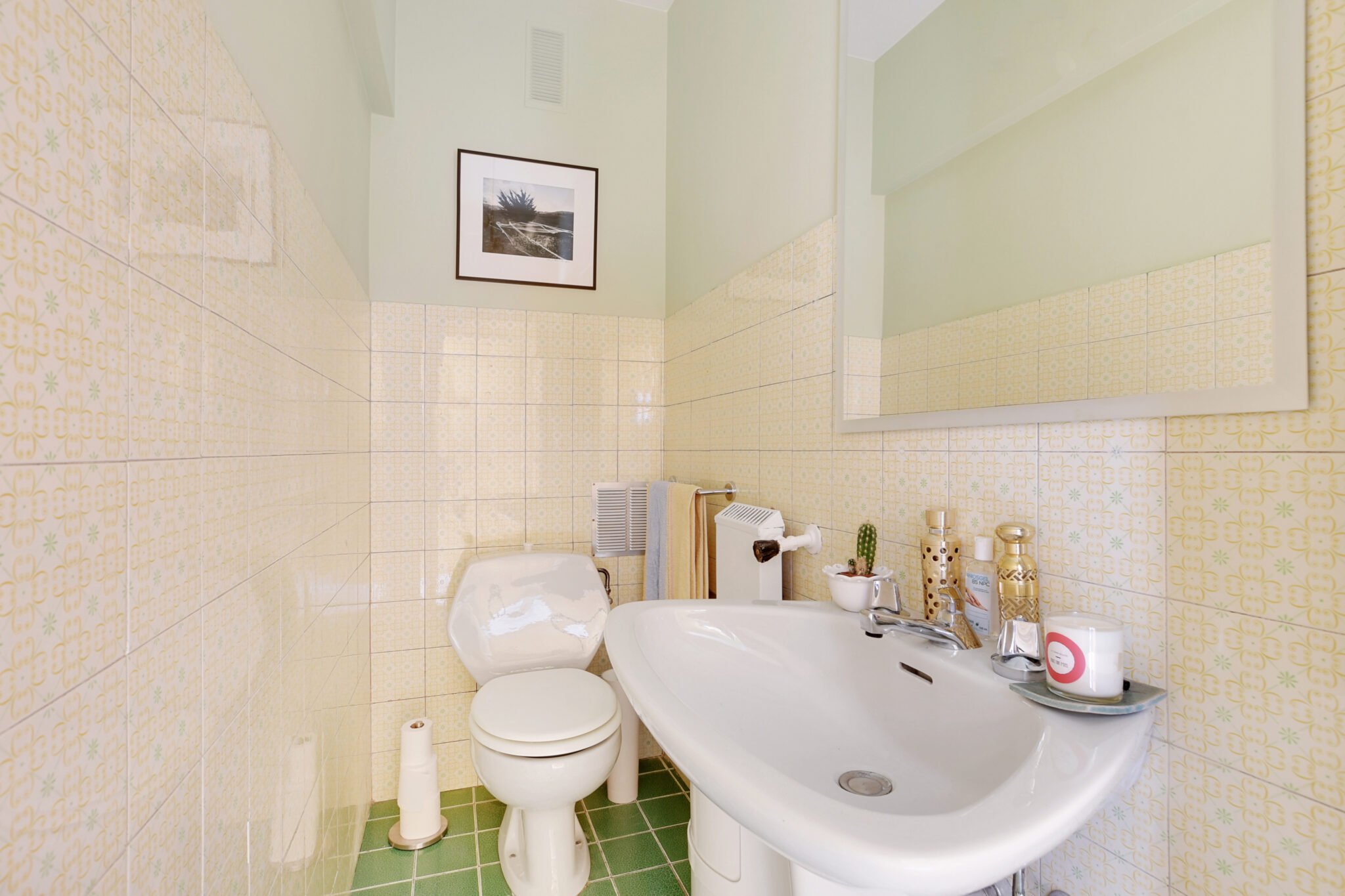 Toilette jaune, rénovation appartement à Paris