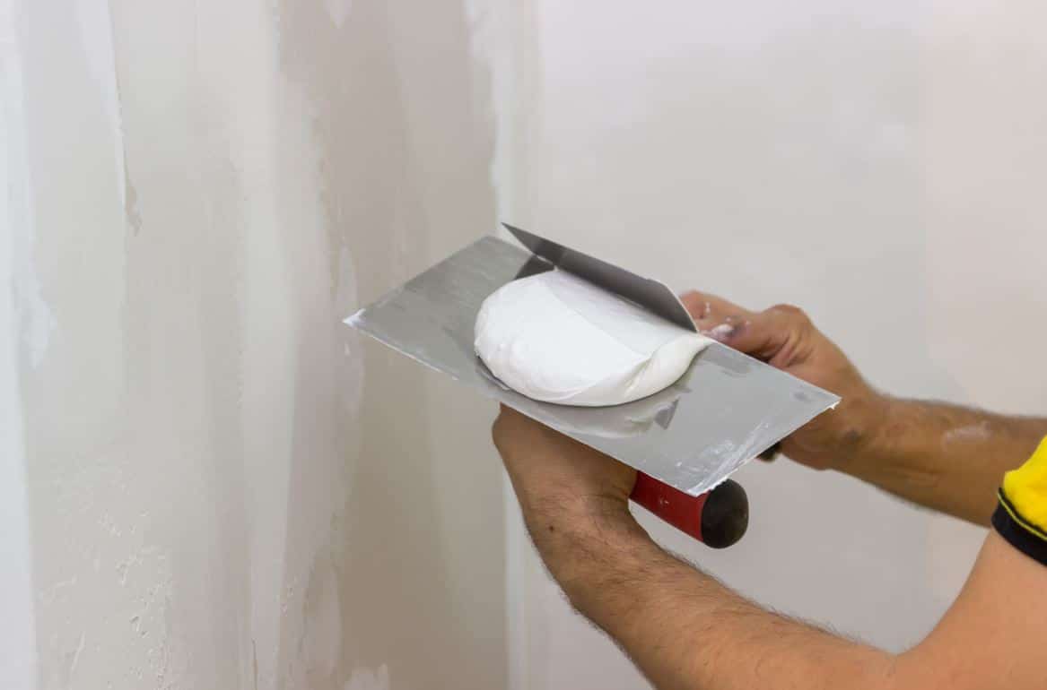 Enduit de lissage et rebouchage : prix et conseil