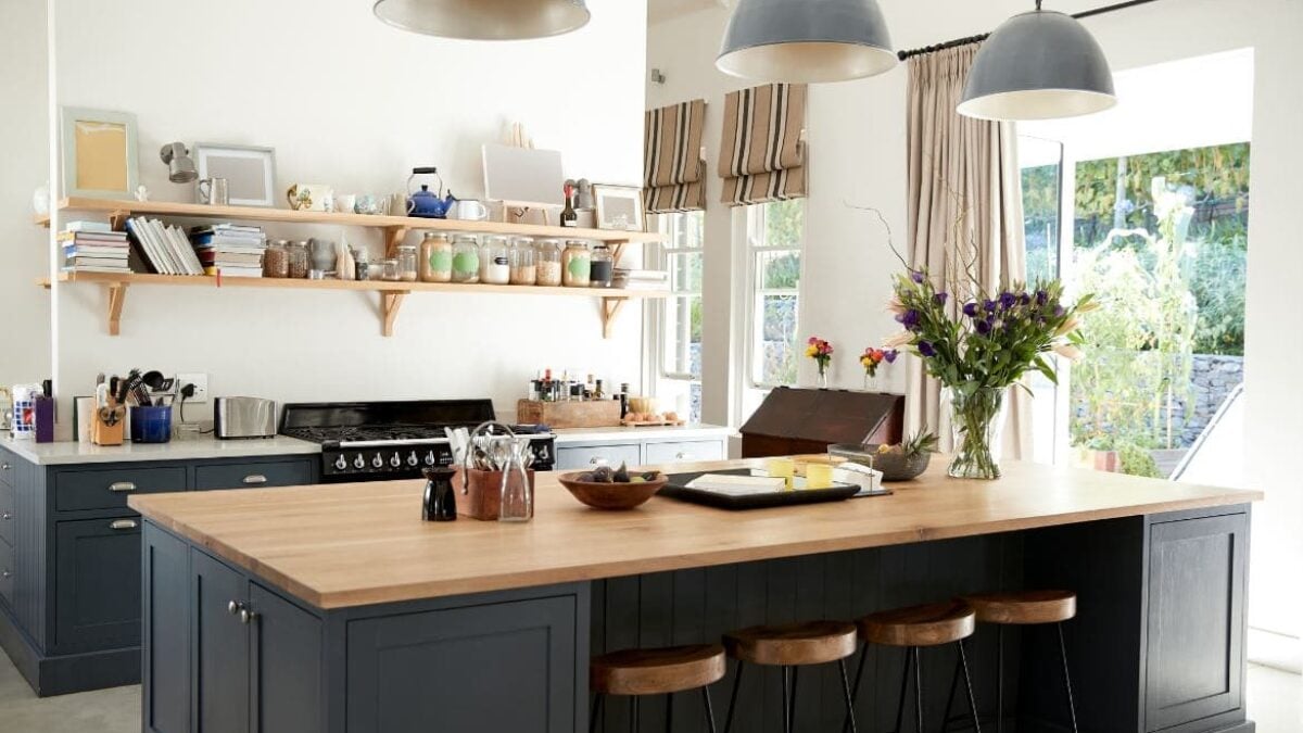 Table de cuisine fabriquée avec un plan de travail