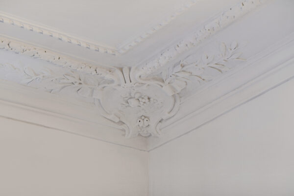 Moulure au plafond