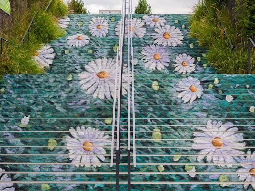 Escaliers de Clichy avec une vue proche, pour bien voir la perspective de l'oeuvre