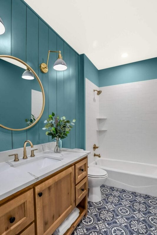 Glidden & PPG - Inspiration pour Vining Ivy dans une salle de bain