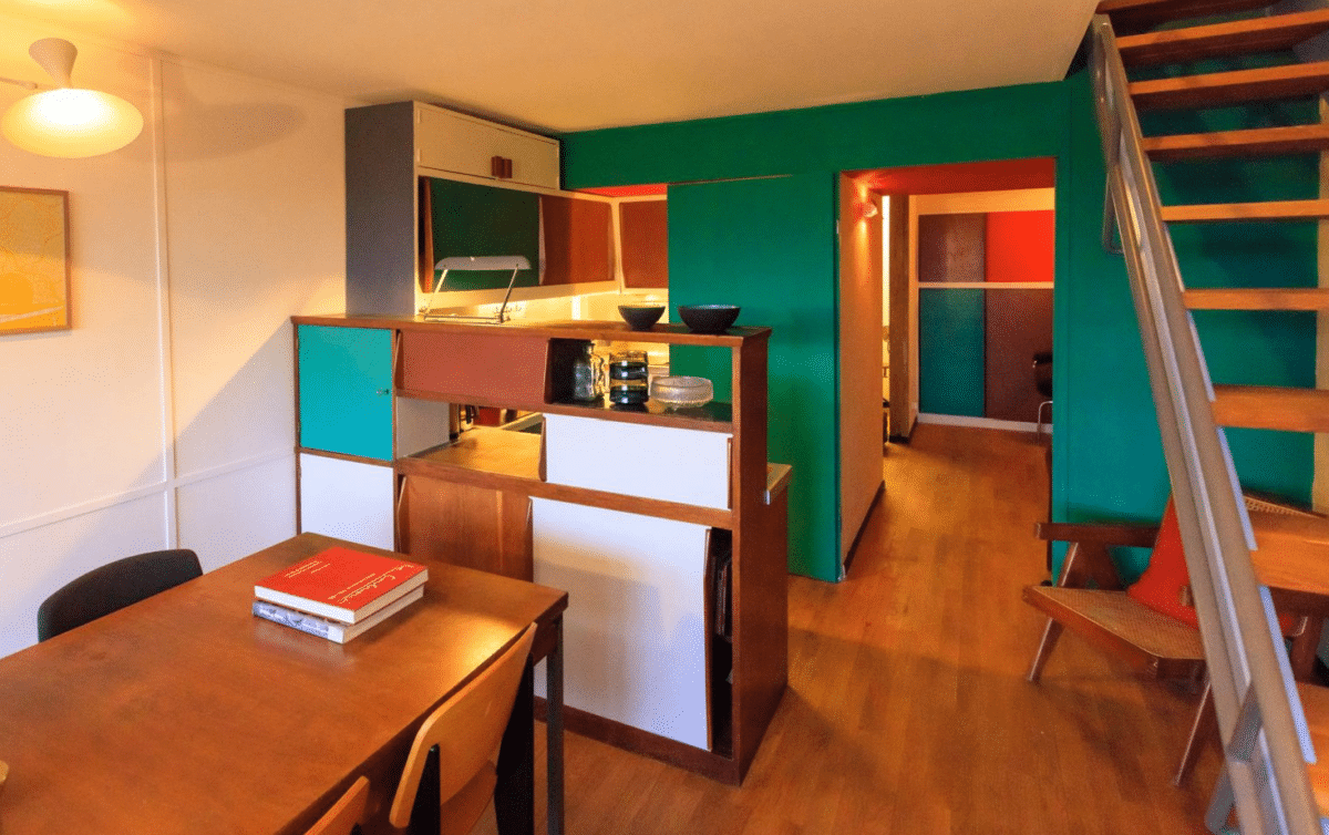 Intérieur coloré designé par le Corbusier