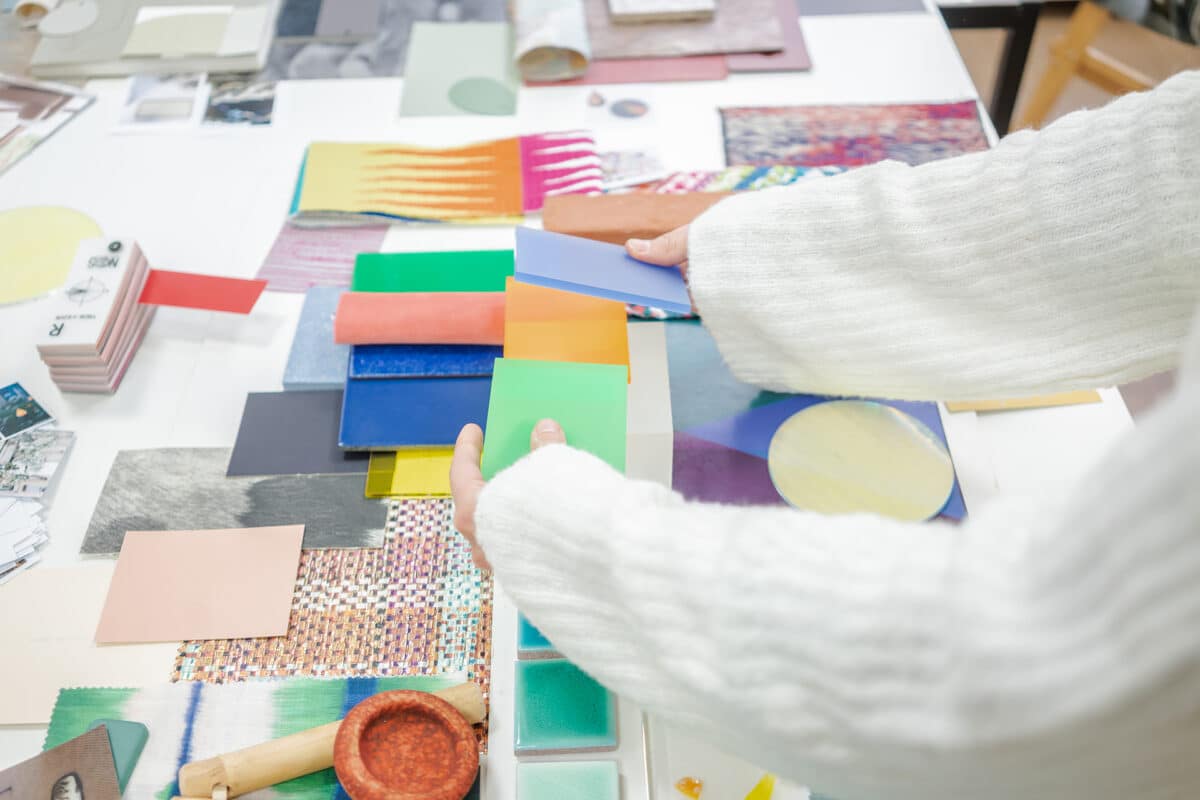 Atelier autour de la couleur, par l'agence Nacarat color