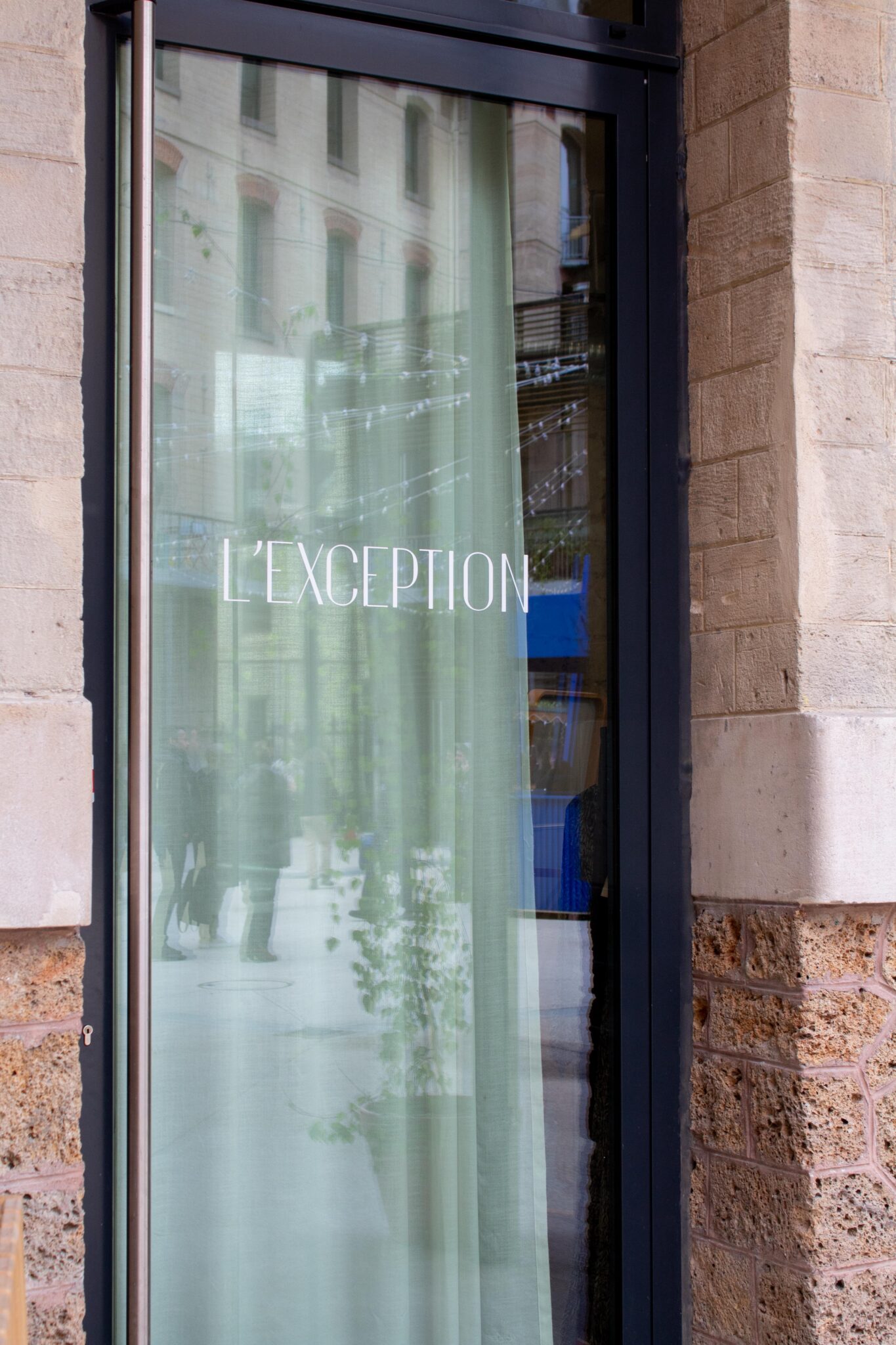 Concept store du showroom Exception, mise en peinture avec COAT Paint, peinture éco-responsable