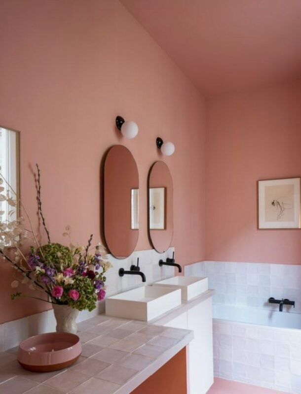 salle de bain couleur rose poudrée