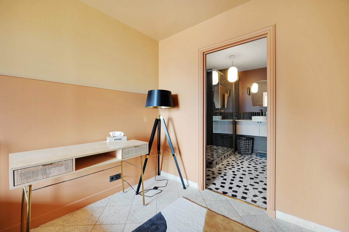 Chantier-finis-renovation-salle-de-bain-moniseur-peinture
