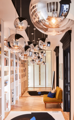 hall d'entré design avec des lustres